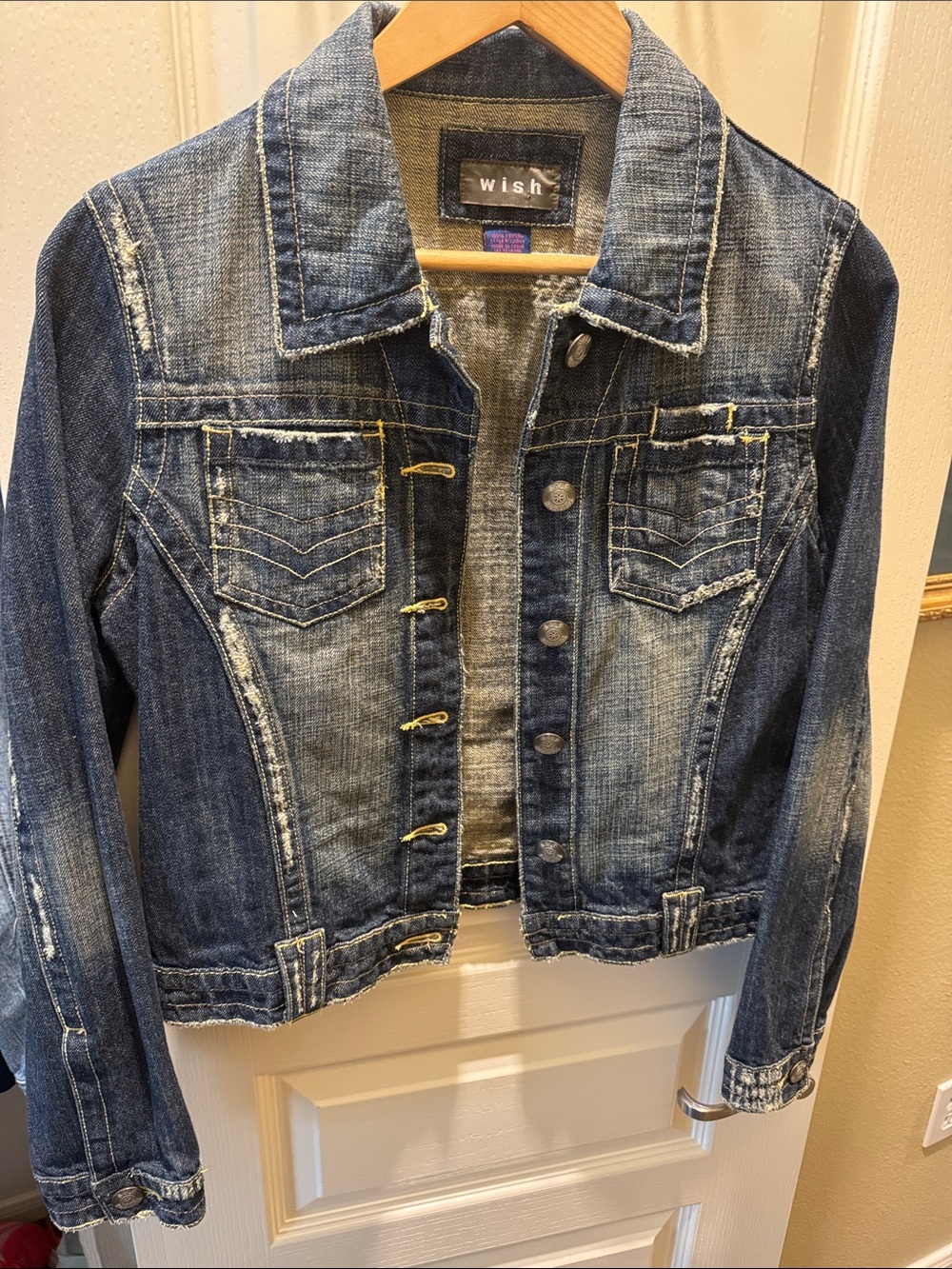 VINTAGE Wish Women's Faded Blue Distressed Denim Jacket